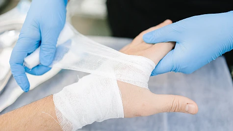 Оперативные вмешательства и перевязки