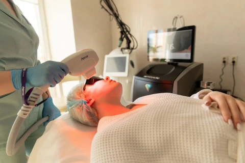 Премиум-курс фотоомоложения - 7 500 ₽ за сеанс* — фото 5